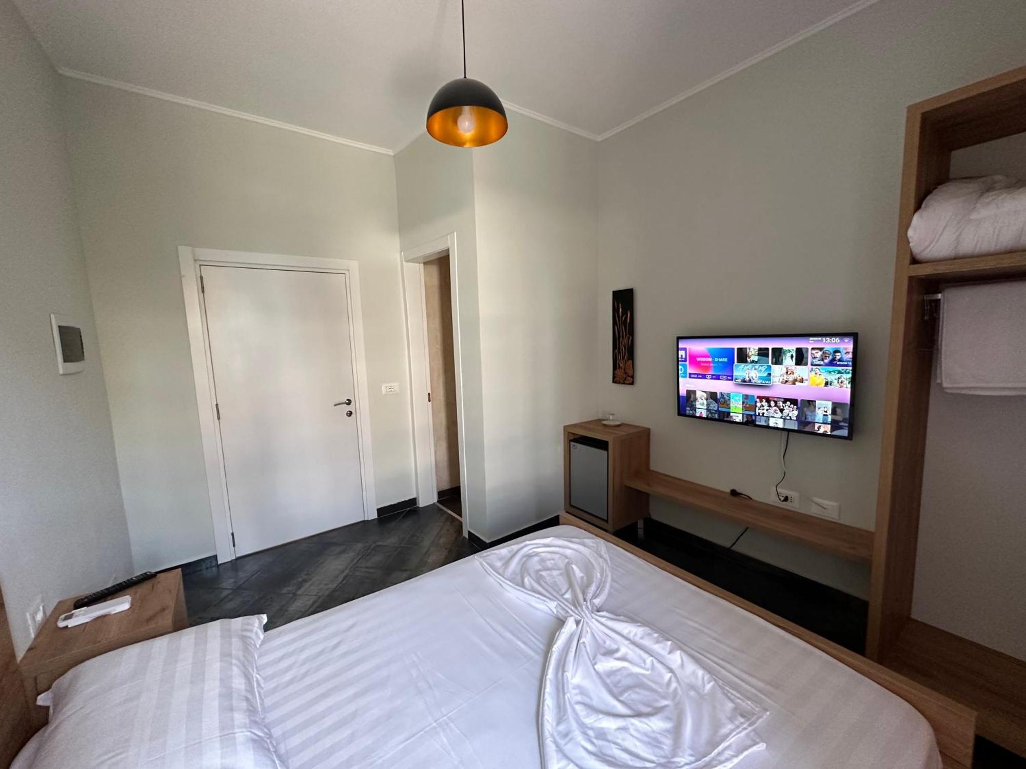 Central Comfort Suites ติรานา ภายนอก รูปภาพ
