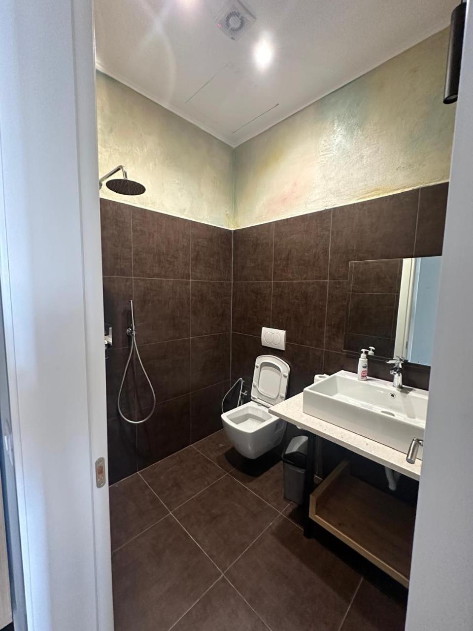 Central Comfort Suites ติรานา ภายนอก รูปภาพ